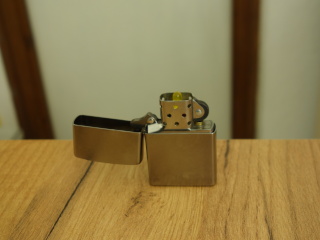 Photo of the lighter in
ambient light conditions (visually correct exposition)